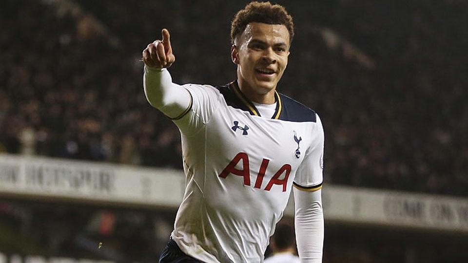 Dele Alli selebrasi setelah membobol gawang Chelsea pada menit ke-45'. - INDOSPORT