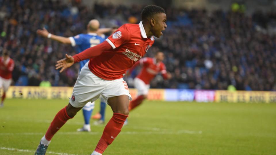 Ademola%20Lookman%20lakukan%20selebrasi%20gol%20saat%20masih%20bermain%20bagi%20Charlton%20Athletic.