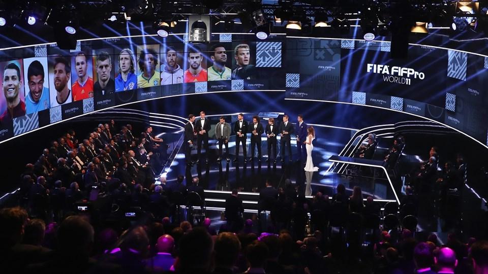 Tampak dari atas para pemain yang terpilih dalam FIFA FIFPro World 11 of 2016.