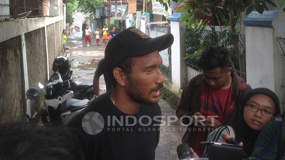 Leonard%20Tupamahu%20menganggap%20Achmad%20Kurniawan%20sebagai%20sosok%20yang%20menyenangkan.