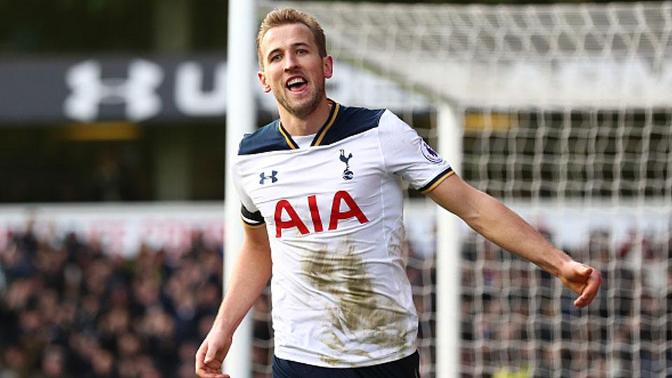 Harry Kane selebrasi usai mencetak gol ke gawang West Bromwich Albion. Copyright: Clive Rose/Getty Images