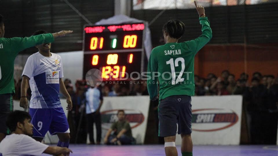 Selebrasi Pemain Timnas Futsal Indonesia, Bambang Bayu Saptaji usai mencetak gol.