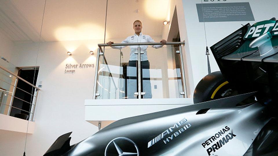 Valtteri Bottas saat diperkenalkan tim Mercedes kepada media.