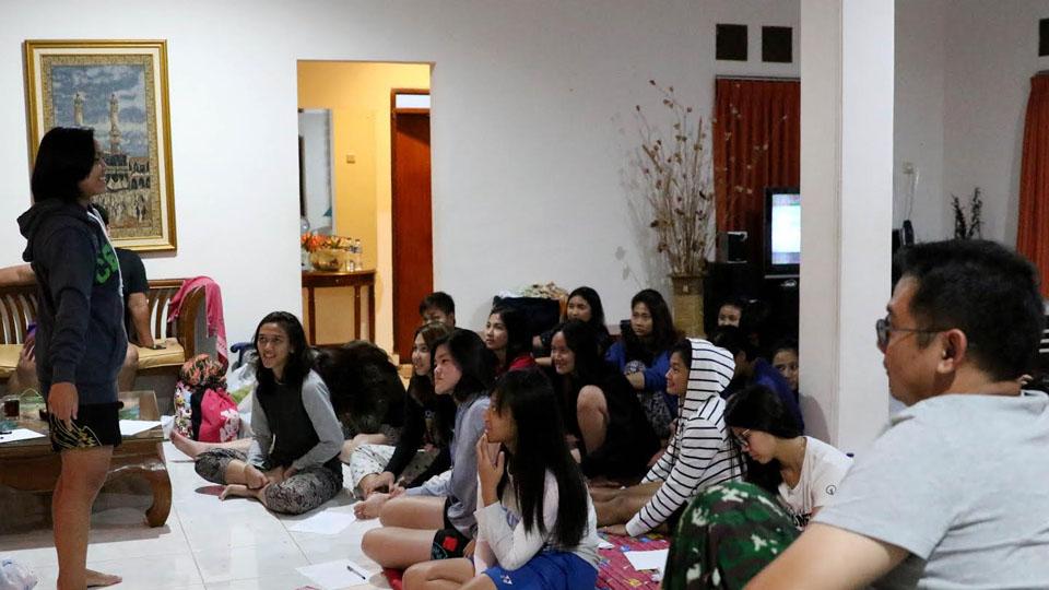 Suasan%20tim%20Ganda%20Putri%20Pelatnas%20saat%20mengikuti%20sesi%20curhat%20di%20Bogor%2C%20Jawa%20Barat.