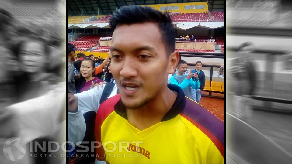 Gilang%20Ginarsa%2C%20mantan%20pemain%20Madura%20United%20yang%20kini%20berlabuh%20di%20Sriwijaya%20FC.