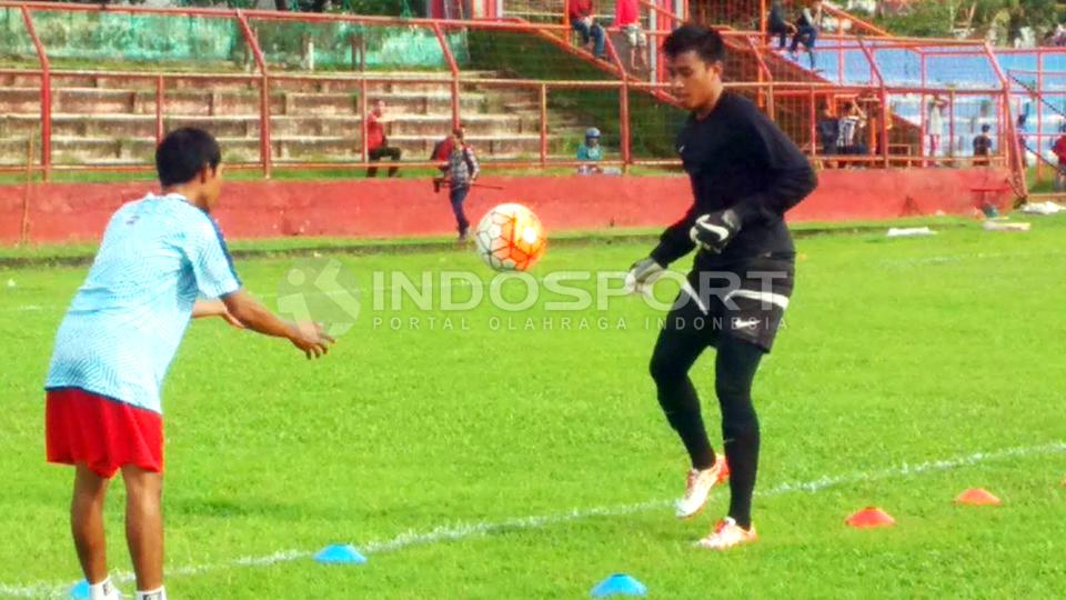 Rivky Deython Mokodompit (Semen Padang) Copyright: Muhammad Nur basri/Indosport