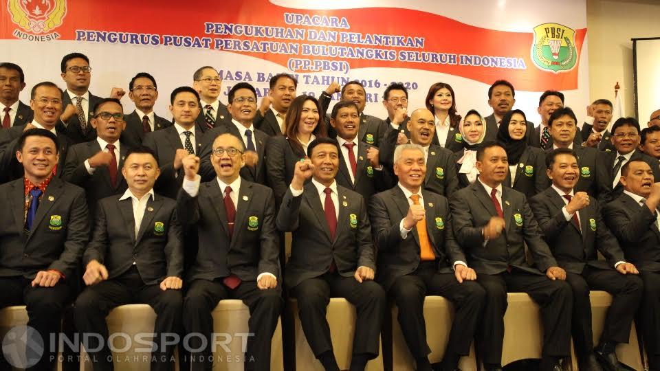 Para pengurus PP PBSI Periode 2016-2020 foto bersama usai acara pelantikan.