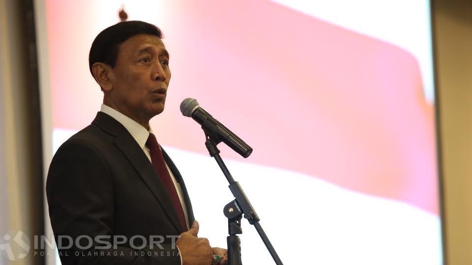 Ketum PBSI periode 2016-2020, Wiranto memberi kata sambutan di acara pelantikan.
