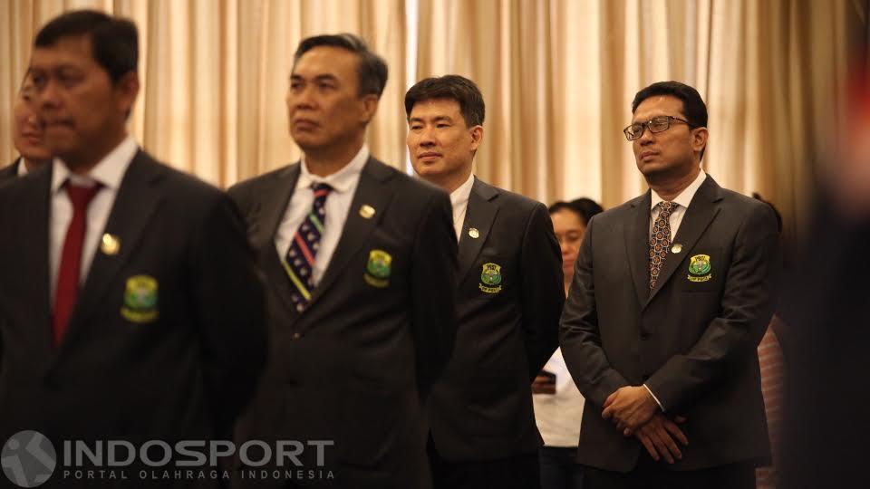 Legenda bulutangkis Indonesia, Alan Budikusuma (kedua dari kanan) juga masuk dalam pengurus PP PBSI periode 2016-2020.