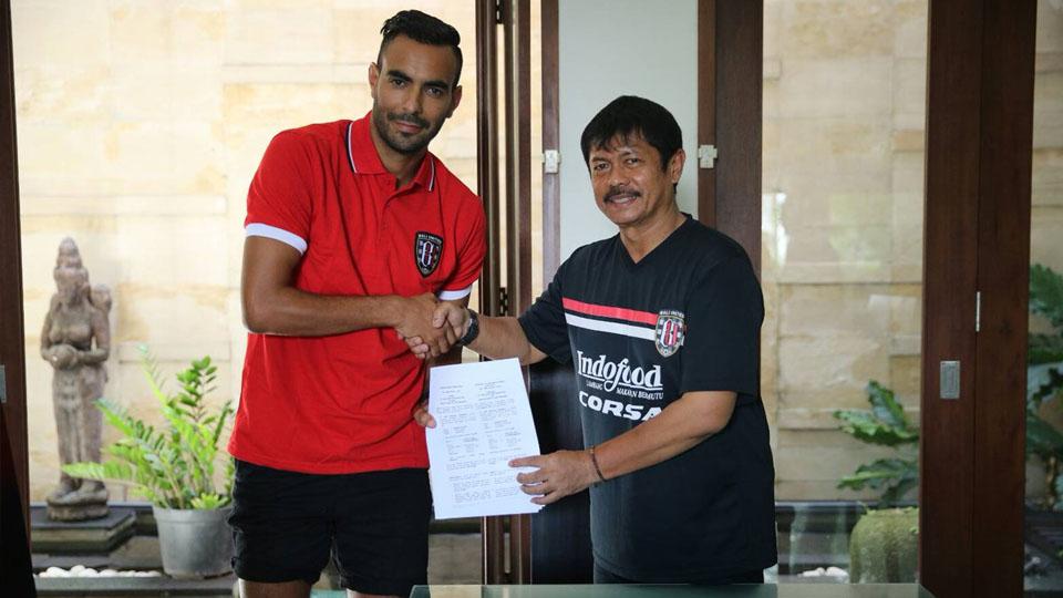 Marcos Flores resmi jadi pemain asing kedua Bali United Copyright: twitter/Bali United