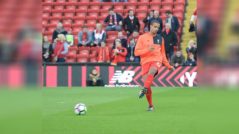 Joel%20Matip%20ketika%20sedang%20berlatih%20bersama%20Liverpool.