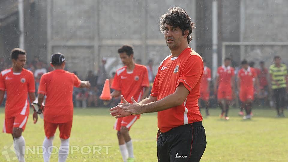 Pelatih anyar Persija Jakarta, Stefano Cugurra Teco, ungkap target timnya di dua turnamen pramusim. - INDOSPORT