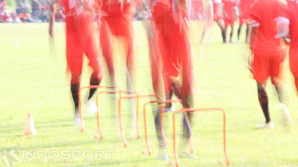 Antusias para penggawa Persija Jakarta saat mengikuti latihan kedua.