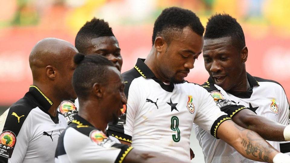 Pemain Ghana melakukan selebrasi setelah Asamoah Gyan mencetak gol. - INDOSPORT