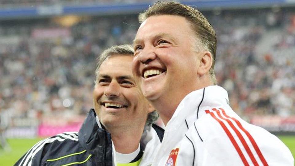 Jose Mourinho dan Louis van Gaal Copyright: thesportsquotient