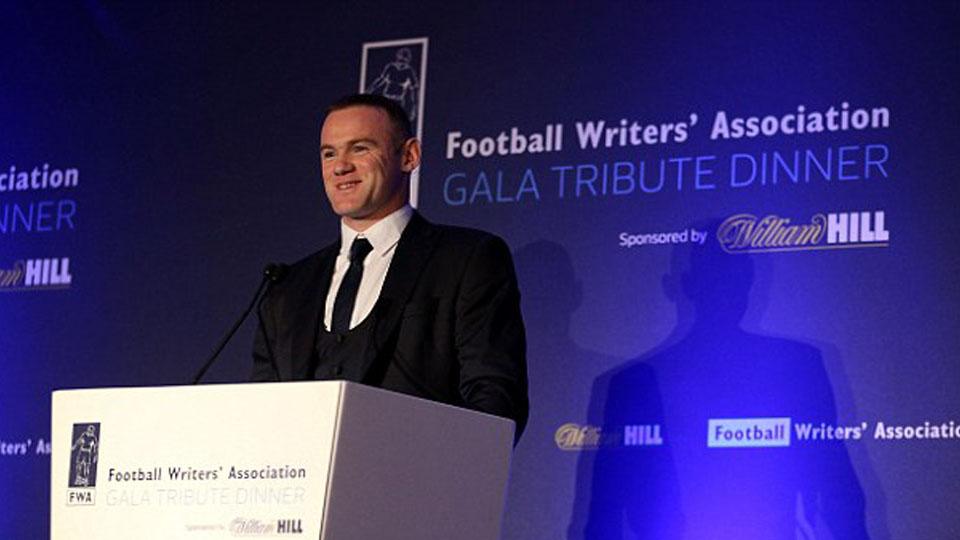 Wayne Rooney raih penghargaan Football Writers Association. - INDOSPORT