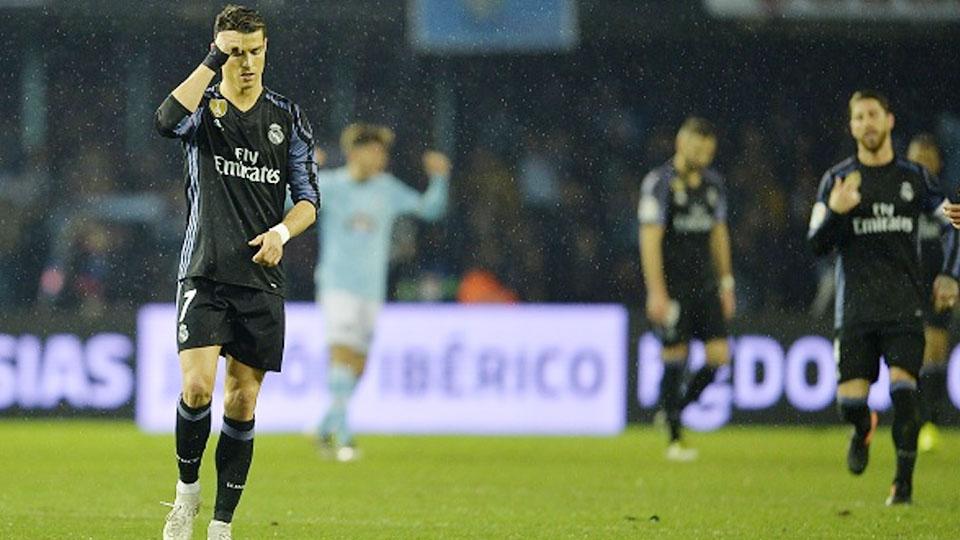 Bintang Real Madrid, Cristiano Ronaldo tampak lesu setelah timnya ditahan imbang oleh Celta Vigo. Copyright: Octavio Passos/Getty Images