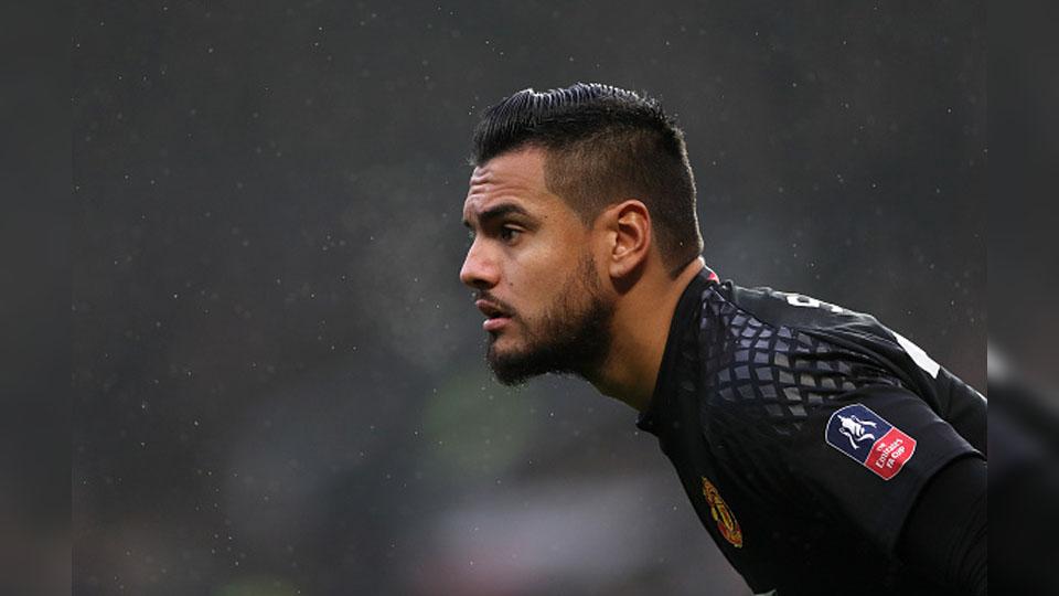 Arsenal memburu kiper baru setelah tak puas dengan Runar Alex Runarsson. Berikut 4 pemain yang bisa didatangkan di bursa transfer ini, termasuk Sergio Romero.