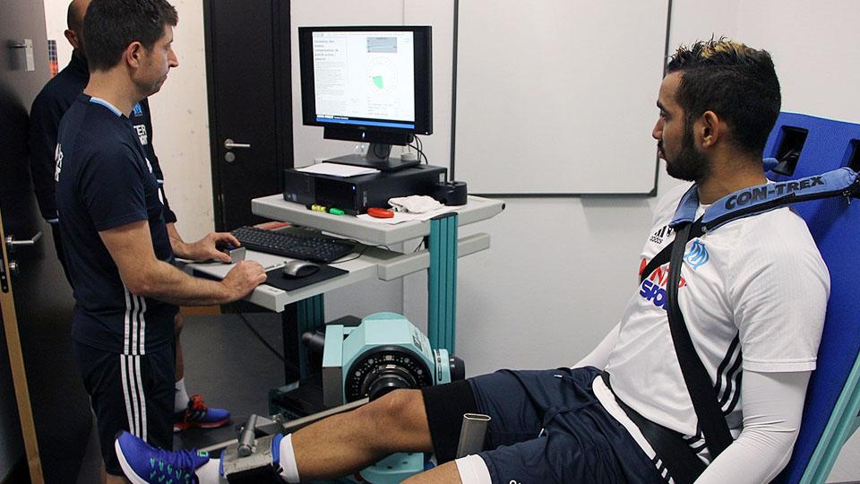 Dimitri Payet tes isokinetik bersama Olympique Marseille.