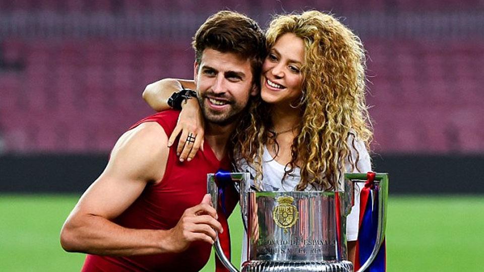 Gerard Pique dan istrinya Shakira. Copyright: dailymail.co.uk