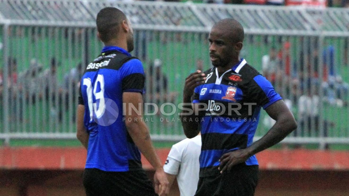 Greg Nwokolo (Madura United FC) Copyright: Ian Setiawan/Indosport