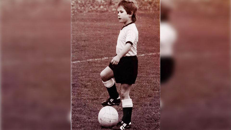 Frank Lampard sudah menyukai sepakbola sejak dirinya masih kecil.