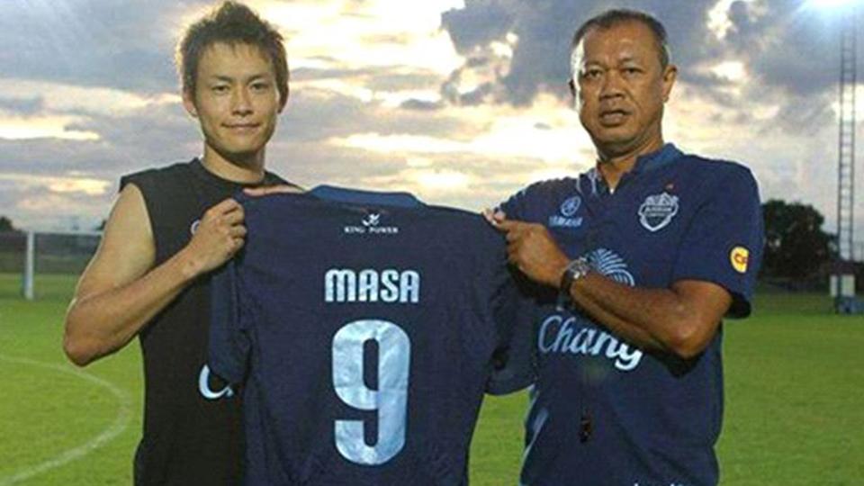 Masahito Noto (kiri) resmi membela Persiba Balikpapan untuk arungi Liga 1 Indonesia tahun ini. Copyright: Goal