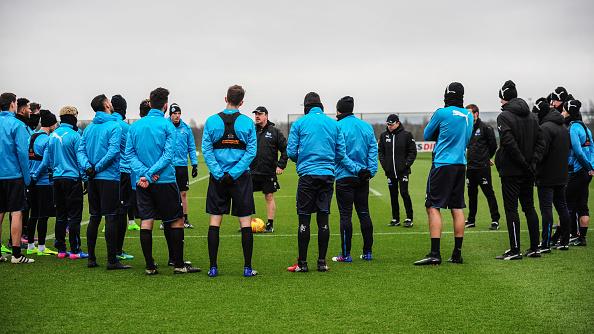 Rafael Benitez (tengah) saat sedang memberikan arahan kepada Newcastle United. Copyright: Serena Taylor/GettyImages