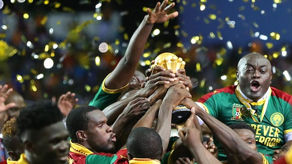 Penggawa Timnas Kamerun merayakan kemenangan atas Mesir dengan skor 2-1.