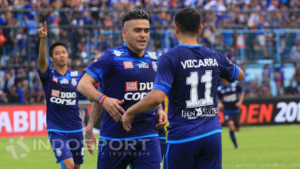 Esteban Vizcarra dan Cristian Gonzales, masih berpengaruh besar terhadap skema permainan Arema. Copyright: Ian Setiawan/INDOSPORT