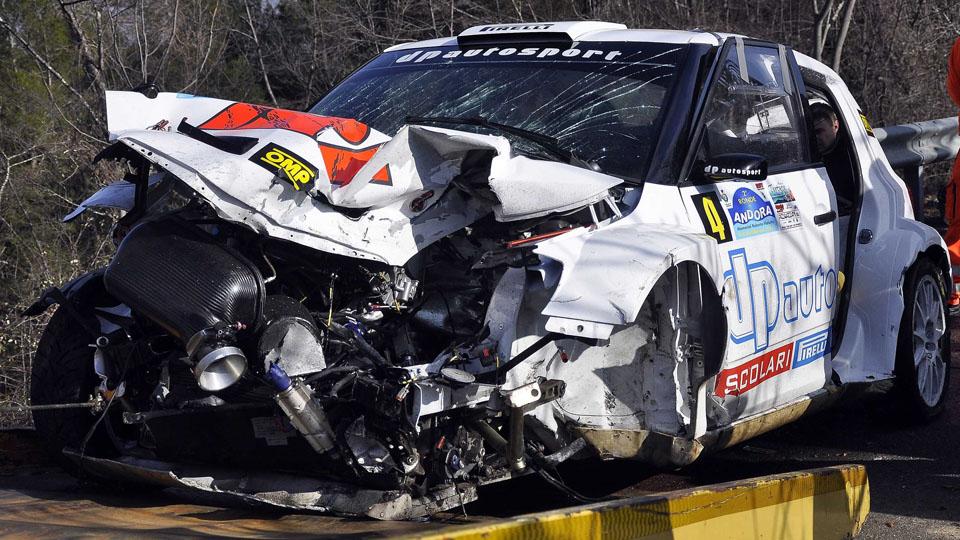 Mobil yang dikendarai Robert Kubica di ajang offroad. Copyright: The National.