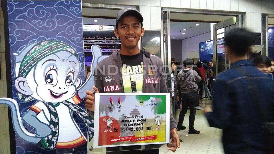 Triadi%20Fauzi%20Sidiq%20total%20memperoleh%20bonus%20sebesar%20Rp2%2C045%20miliar%20dari%20Pemerintah%20Jawa%20Barat.
