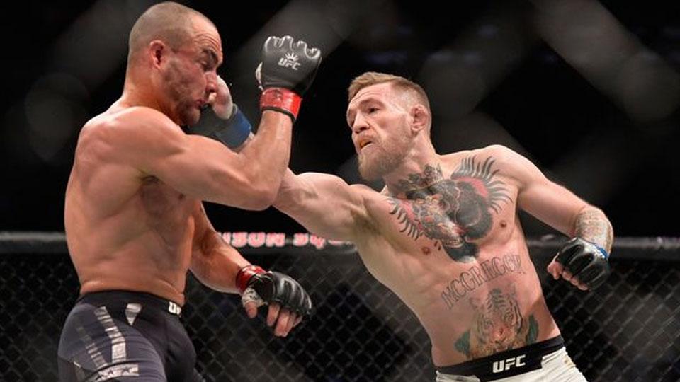 Penampilan Conor McGregor saat melawan Eddie Alvarez. Copyright: mirror.co.uk