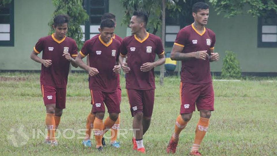 Latihan Persiba Balikpapan. Copyright: Teddy Rumengan/INDOSPORT