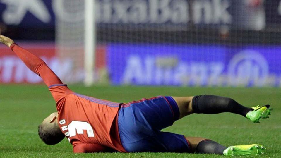 Tano%20Bonnin%20menderita%20patah%20kaki%20usai%20mendapat%20tekel%20keras%20dari%20Isco.