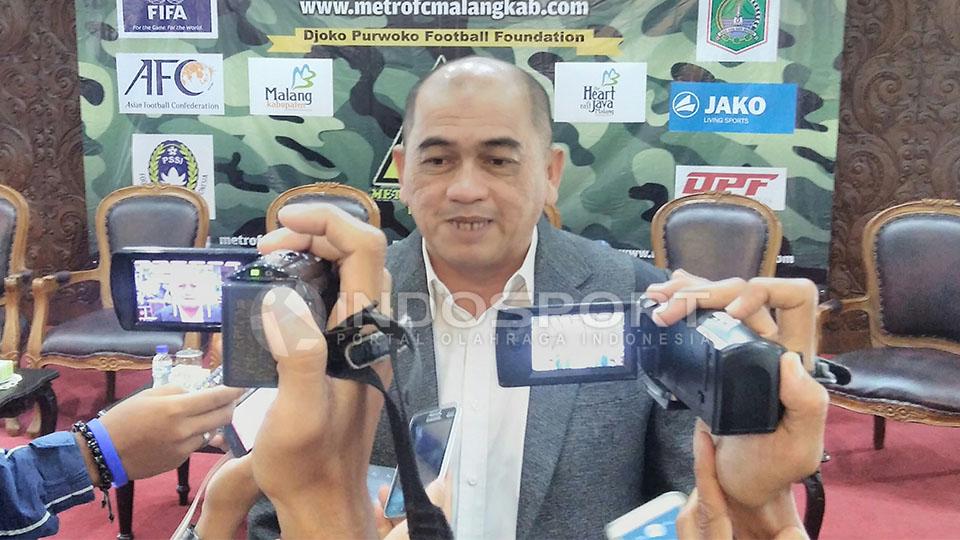 Raja%20Isa%20resmi%20menjadi%20pelatih%20Persikabo.