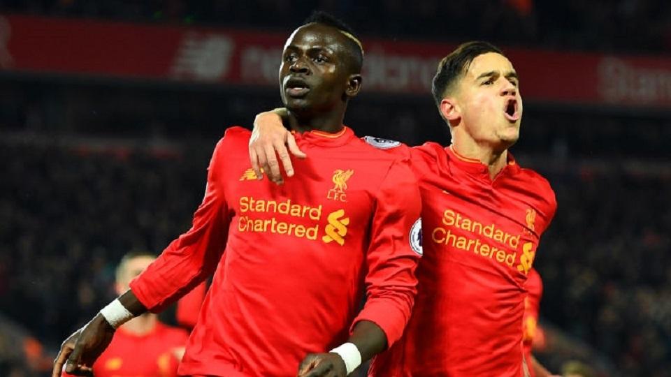 Sadio%20Mane%20dan%20Philippe%20Coutinho%20rayakan%20gol%20ke%20gawang%20Tottenham%20Hotspur.