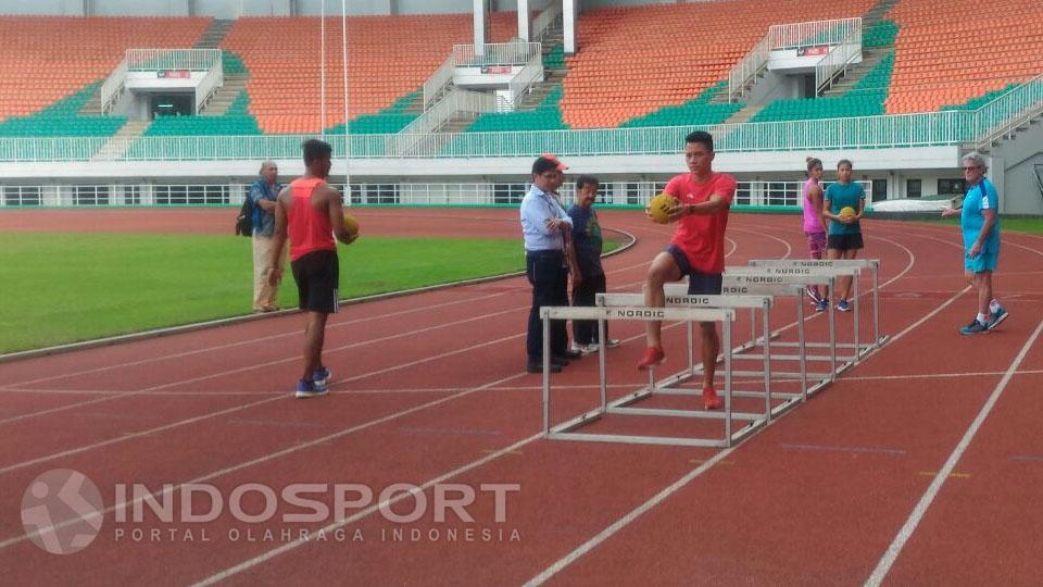 Situasi latihan PB PASI bersama pelatih asing, Harry W Marra. - INDOSPORT