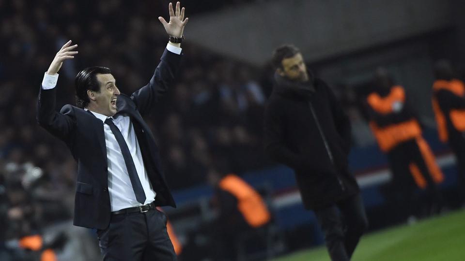 Pelatih Unai Emery memberikan instruksi saat Paris Saint-Germain saat mengalahkan Barcelona 4-0 di Parc des Prince, Rabu (15/02/17) dini hari WIB.