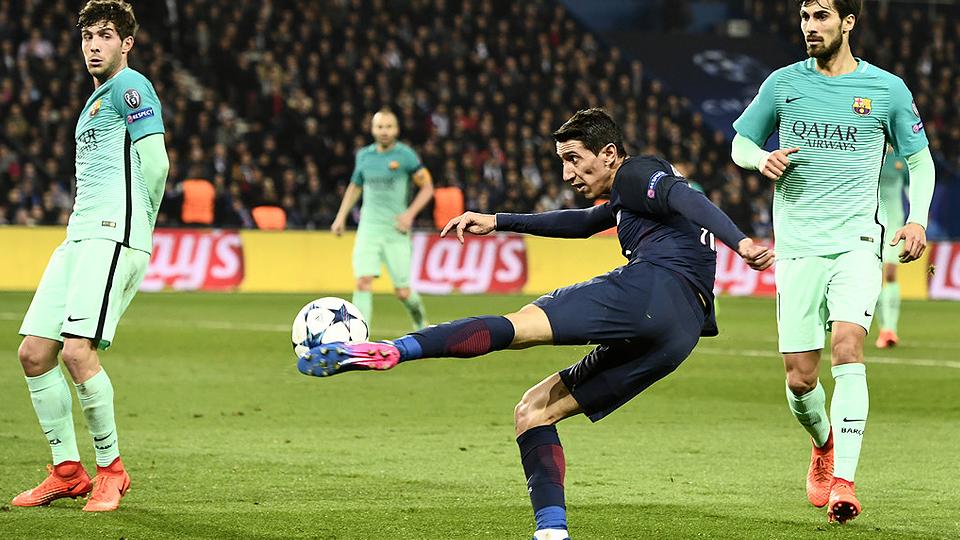 Angel di Maria (tengah) menjadi bintang kemenangan Paris Saint-Germain dengan mencetak dua gol ke gawang Barcelona di Parc des Prince, Rabu (15/02/17) dini hari WIB.
