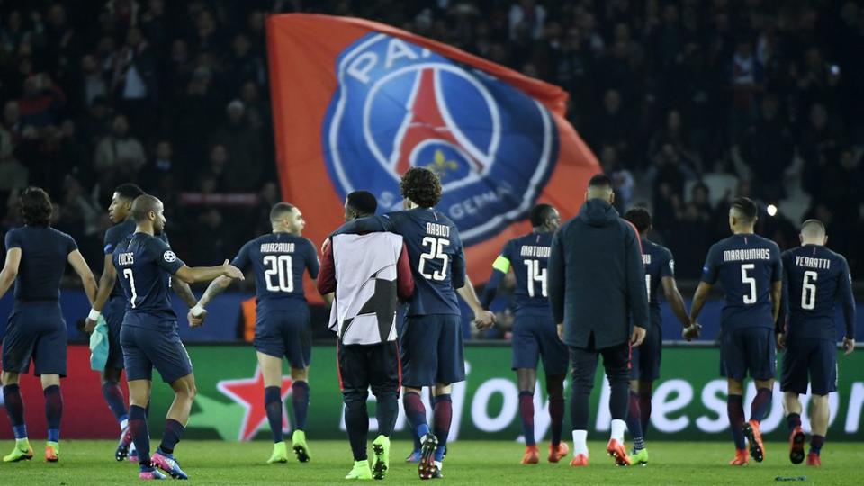 Para pemain Paris Saint-Germain merayakan kemenangan mereka atas Barcelona di Parc des Prince, Rabu (15/02/17) dini hari WIB.