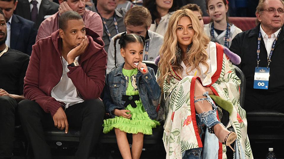 Pasangan penyanyi ternama dari AS, Jay-Z dan Beyonce beserta anaknya, Blue Ivy Carter juga turut ramaikan pertandingan NBA All Star 2017.