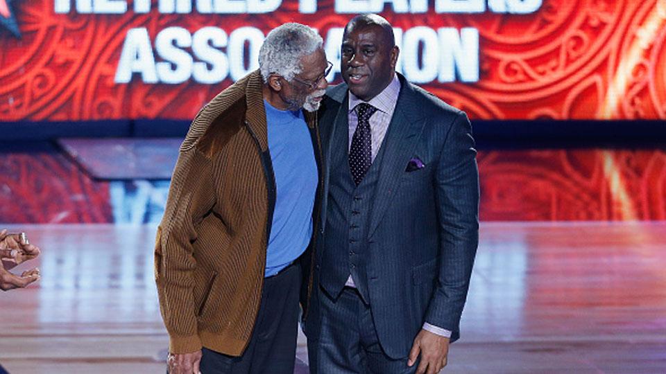 Dua legenda basket NBA, Bill Russell (kiri/Boston Celtics) dan Earvin Magic Johnson (LA Lakers) turut hadir ramaikan NBA All Star 2017.