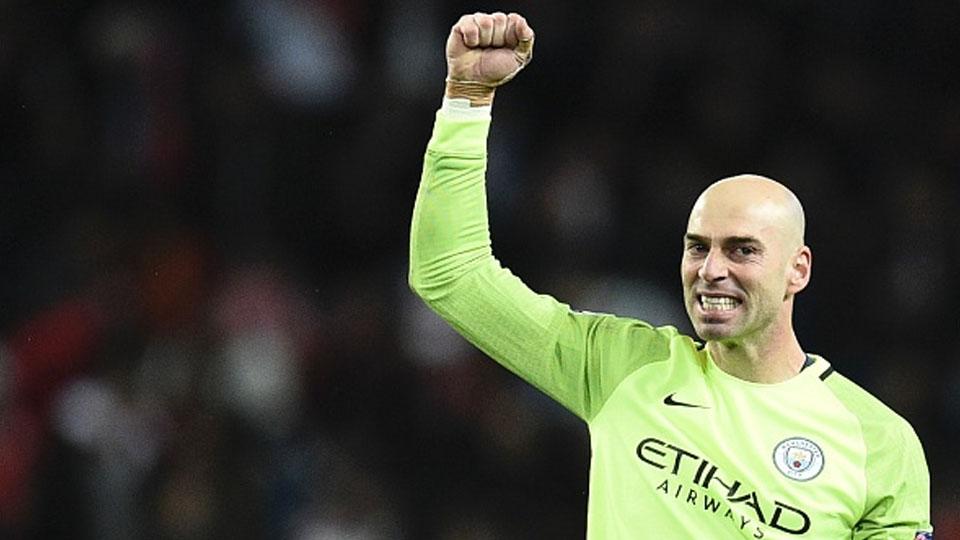 Willy Caballero selebrasi pada laga saat melawan AS Monaco. Copyright: OLI SCARFF/AFP/Getty Images