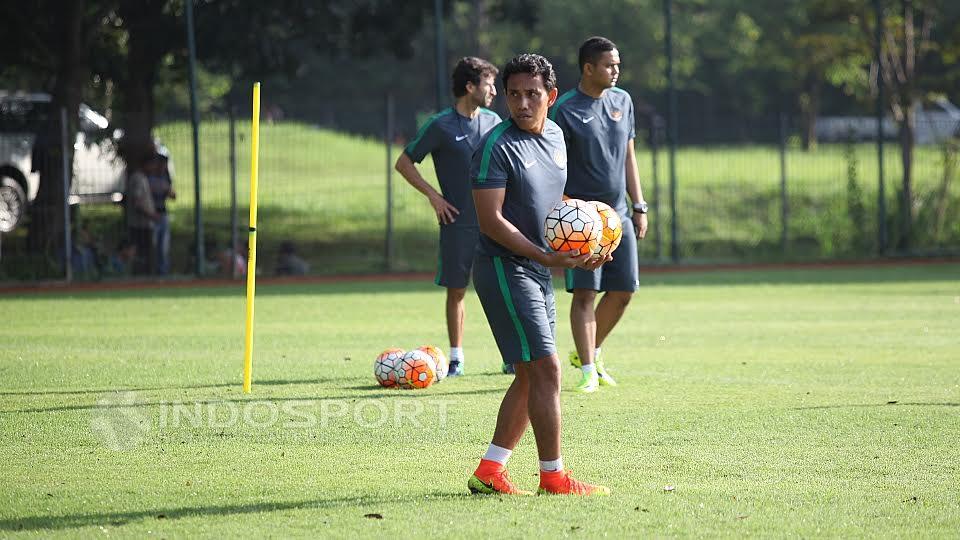 Asisten pelatih Timnas U-22, Bima Sakti. Copyright: Herry Inrahim/INDOSPORT