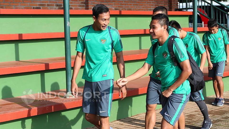 Hansamu Yama tengah bercanda dengan Evan Dimas.