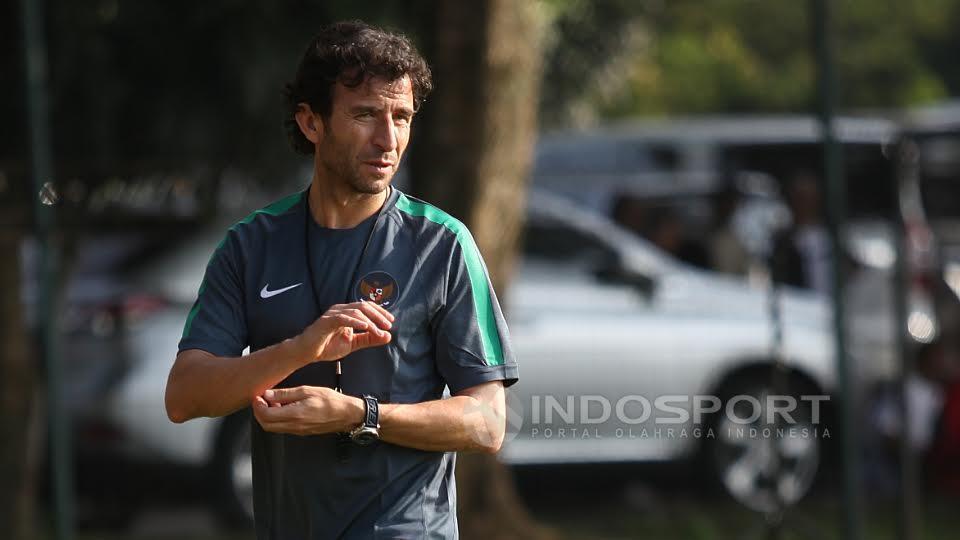 Pelatih Timnas U-22, Luis Milla asal Spanyol. Copyright: Herry Inrahim/INDOSPORT