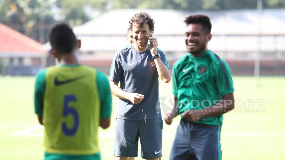 Saddil Ramdani dan Luis Milla.