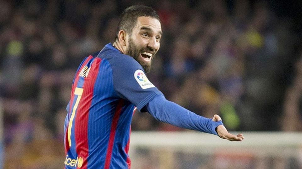 Arda Turan pada laga saat melawan Atletico Madrid.