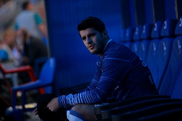 Alvaro Morata, striker Real Madrid lebih sering duduk di bangku cadangan. Copyright: Gonzalo Arroyo Moreno/GettyImages